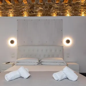 https://giorgiapartaments-black-exclusive-and-luxury-spa.hotelinveneto.com